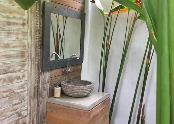 Garden Yoga And Holistic Healing Center レンボンガン島